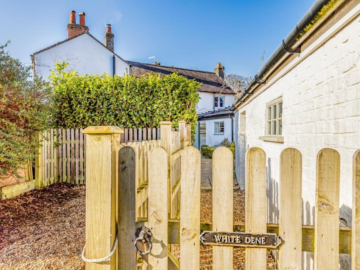 Pass The Keys Charming Downland Cottage Chichester Exterior foto
